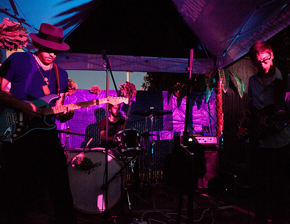 2012_09_01_19_51_25-85678
