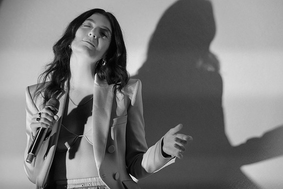 Lorde - 237 - bw
