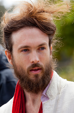 Alex Ebert takes an apple break