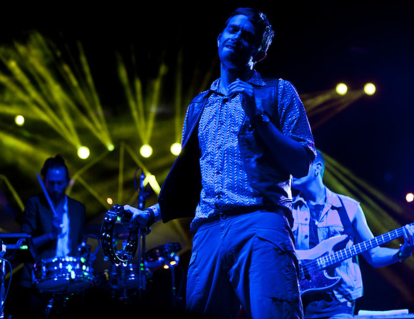 Yeasayer---04